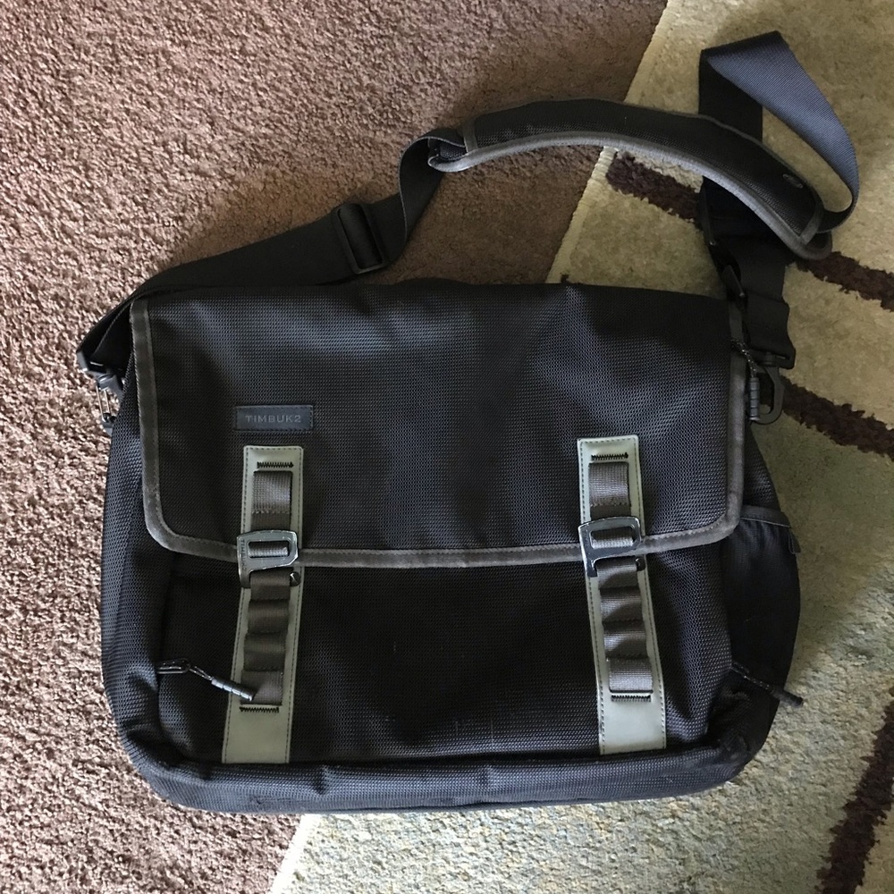 Timbuk2 Command Messenger Bag TSA-compliant